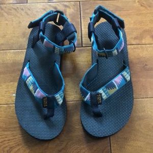 3/$45 New Teva universal sandals